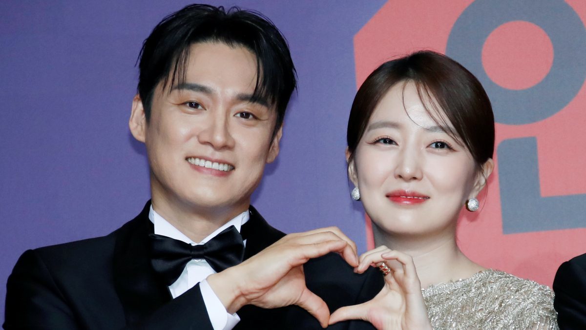 引用: 放送人オ・サンジン(左)・キム・ソヨン(右)夫妻。 / ニュース1