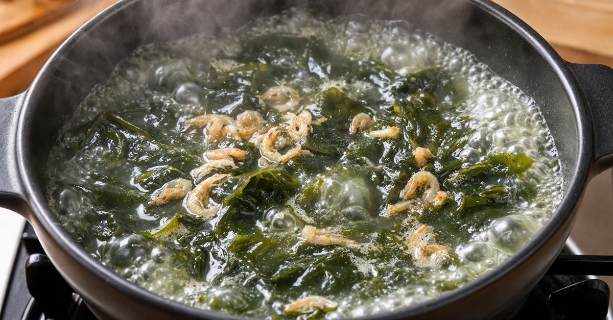 &nbsp;   Barley shrimp added to seaweed soup. This illustrative photo was created using AI to help explain the article; the actual appearance may vary.