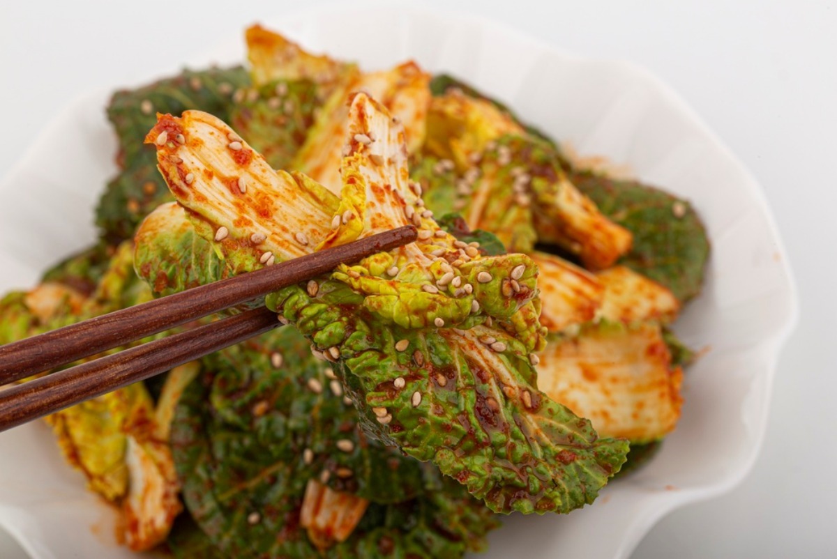Spring-greens salad / mujijoa79-shutterstock.com