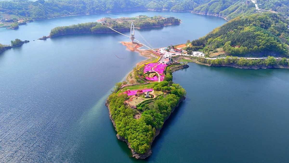 Yosan Park at Okjeong Lake, seen from above. / News1