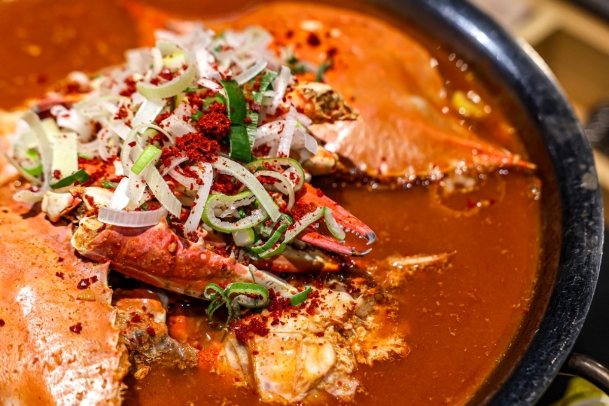 Crab soup stock photo / davidwkchen-shutterstock.com