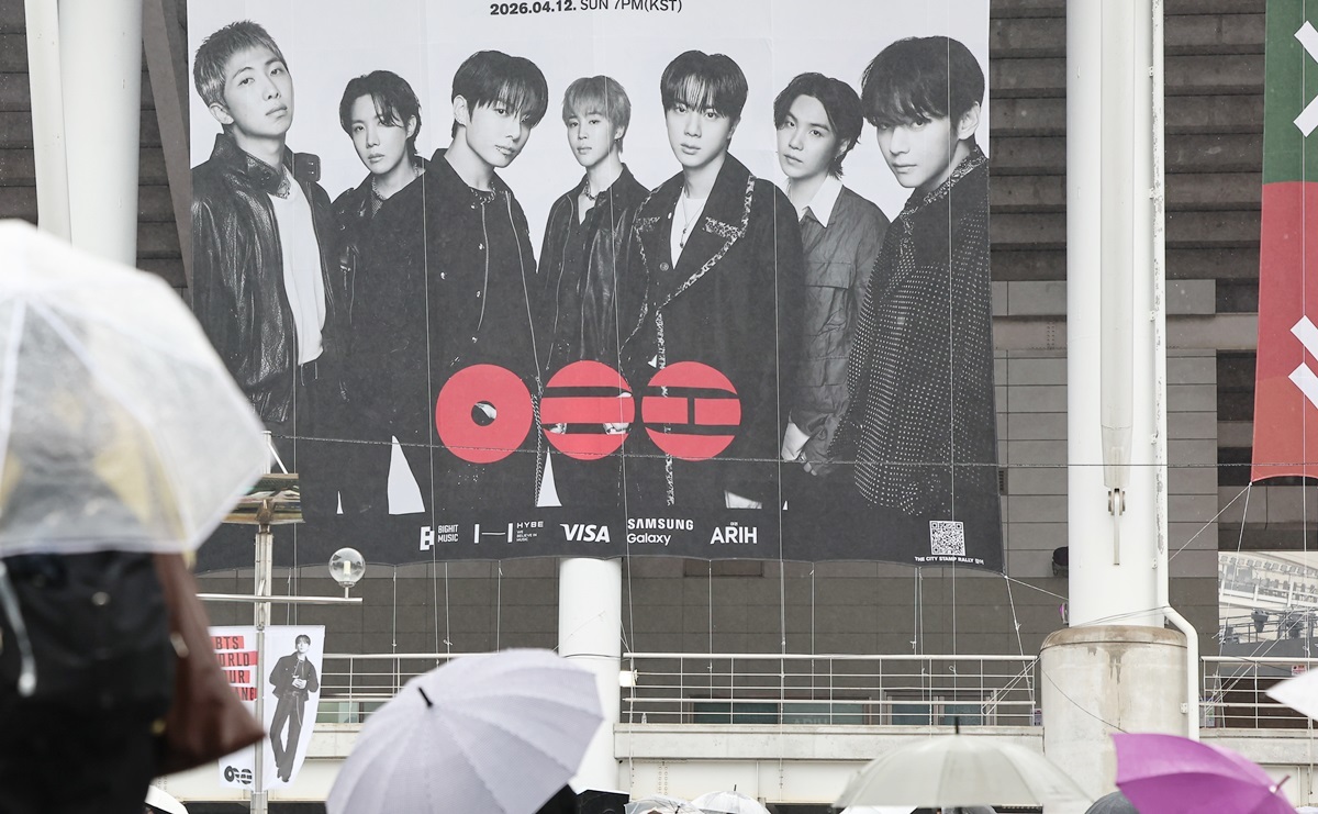 引用： グループBTS（バンタンソニョンダン）ワールドツアー公演場である京畿道高陽市高陽総合運動場の様子。資料写真。11日、警察によると、この日午後3時20分頃、京畿道高陽市一山西区にある高陽総合運動場補助競技場のチケットブースで、ある男性が手首用のブレスレット500個を持って逃げたとの通報があった。このブレスレットはグループBTS（バンタンソニョンダン）公演場に入場するために必要な物品である。現場ではチケットとともに確認手続きを経なければ入場できない。 / ニュース1