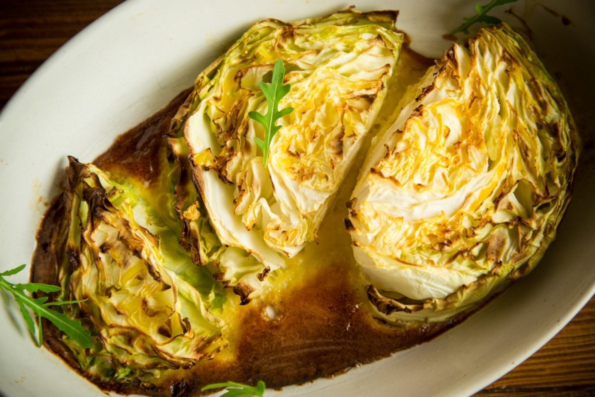 &nbsp;   Cabbage steak / Peredniankina-shutterstock.com