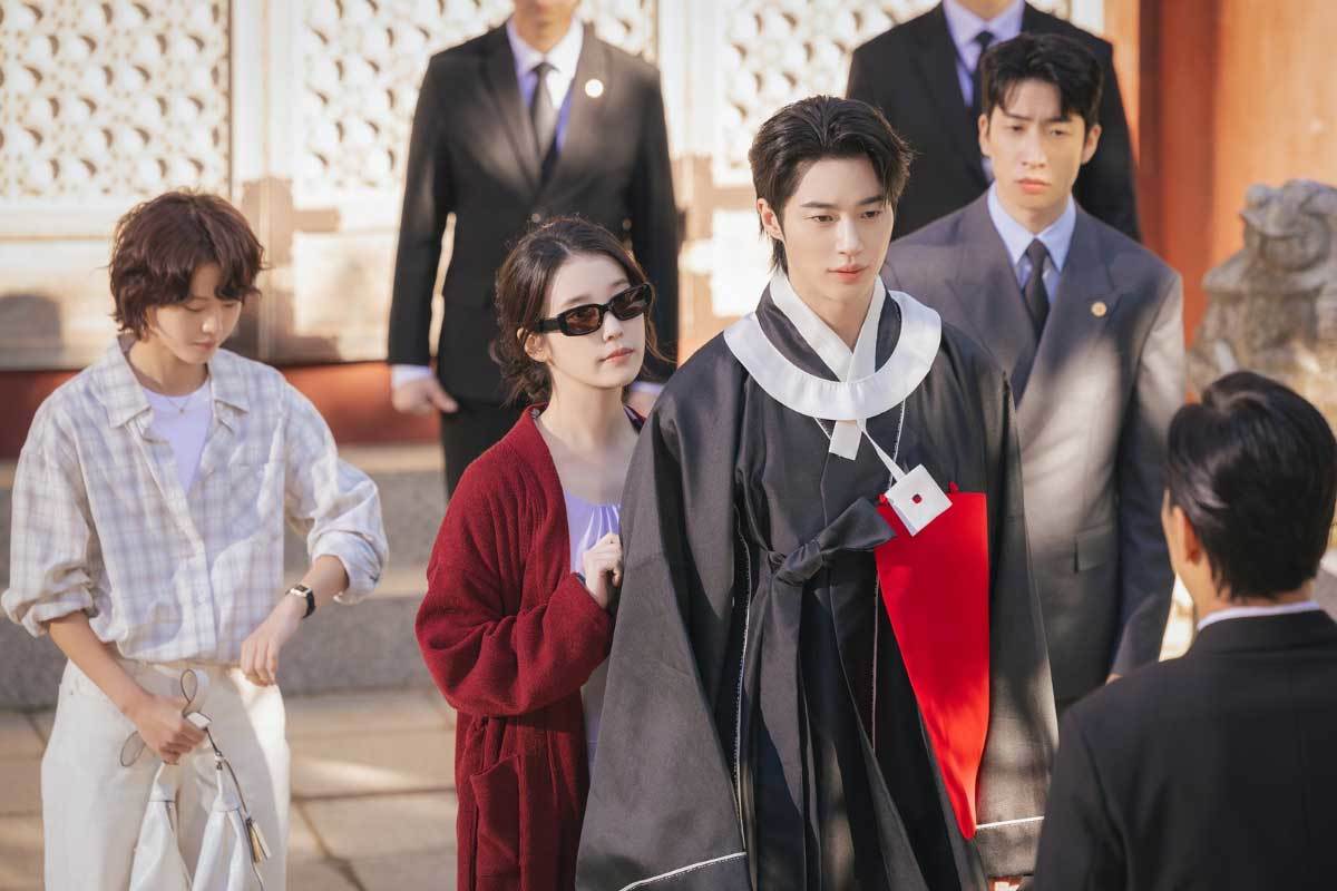 引用： IUとピョン・ウソク。 / MBC『21世紀の大君夫人』