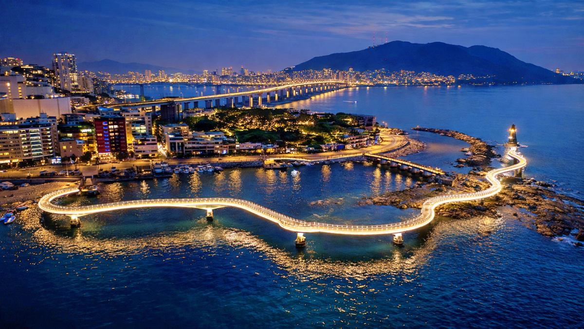 Explore Busan’s Historic Songdo Beach: A 100-Year Journey with Scenic Walkways and Local Delicacies