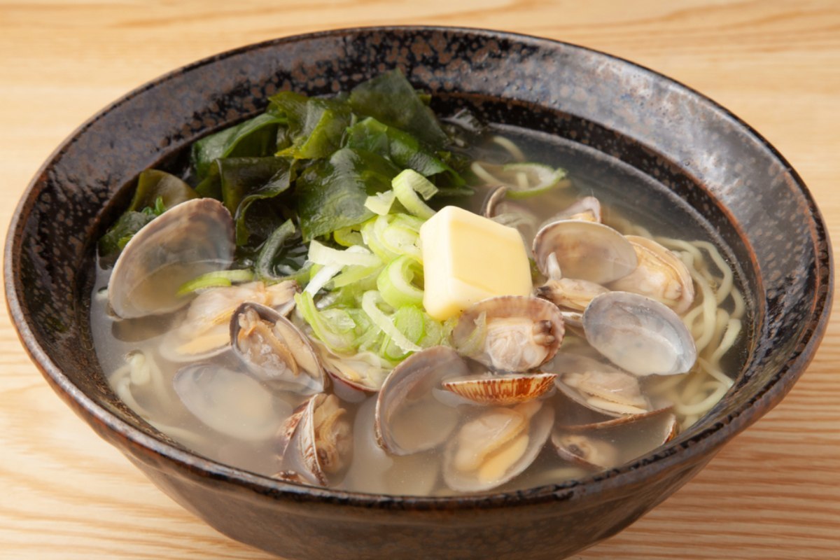 Manila clam soup stock photo / sasazawa-shutterstock.com