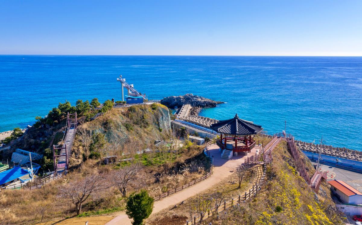 Deunggisan Park and Skywalk / Korea Tourism Organization - Public Nuri