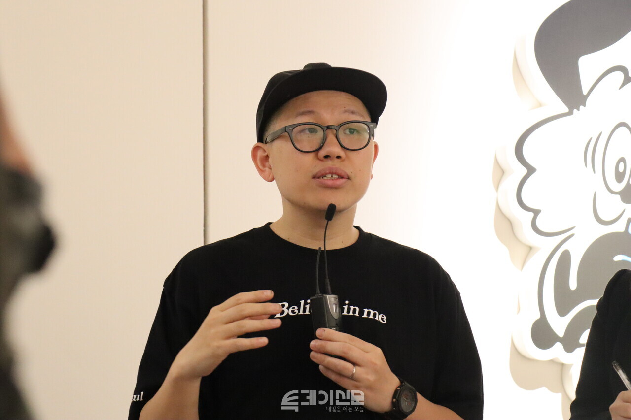 21일 오전 서울 송파구 롯데뮤지엄에서 전시 「아이 빌리브 인 미(I Believe in Me)」를 기념해 열린 기자간담회에 작가 타카키 이와타가 참석한 모습. ©투데이신문