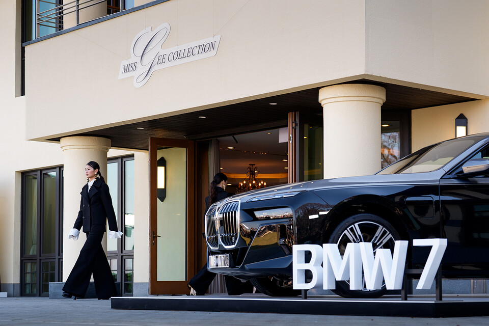©AP신문(AP뉴스)/이미지 제공 = BMW코리아 ▲BM코리아는 하이엔드 여성 의류 브랜드 미스지콜렉션 2026 FW 컬렉션에 공식 파트너로 참여했다.