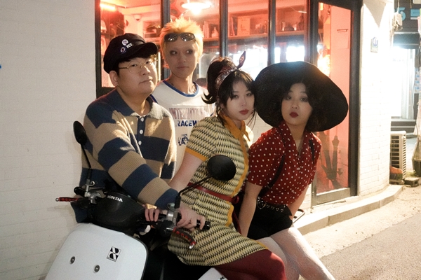 리뎀션즈, 치어펑크로 그려낸 청춘...신곡 'Hiding in the corner again'
