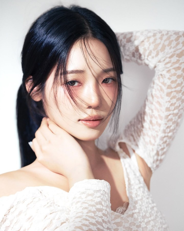 노지선, 핑크빛 환상 속으로 청순과 반전의 공존