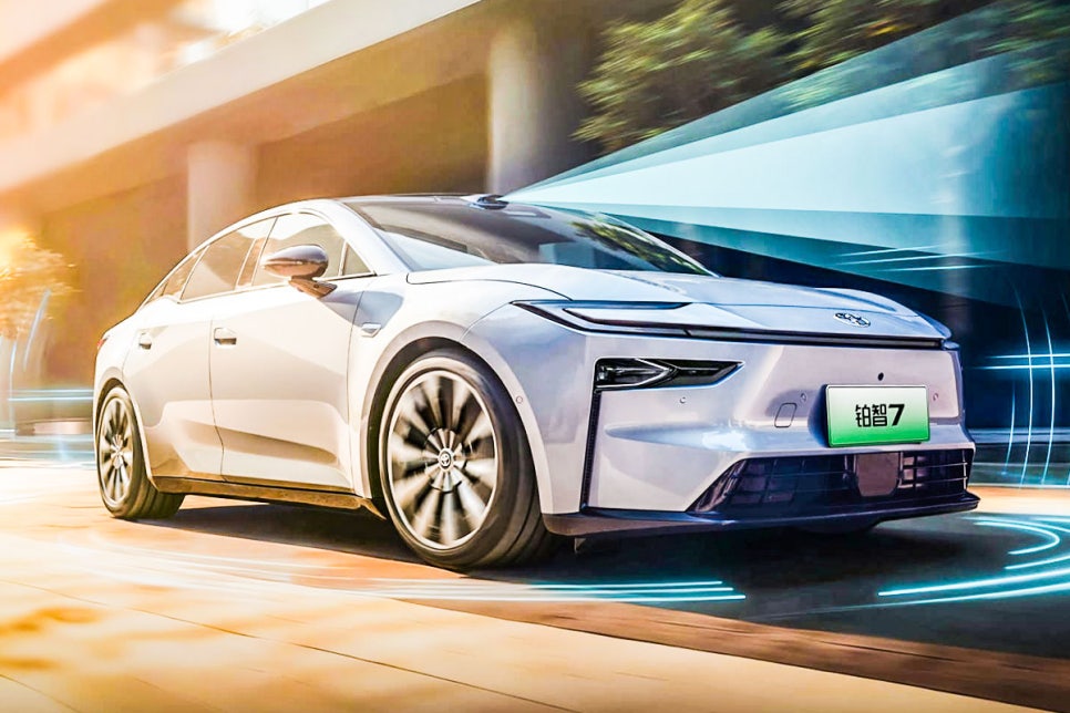 Toyota bZ7: How This Electric Sedan Sold 3,000 Units in Just One Hour!