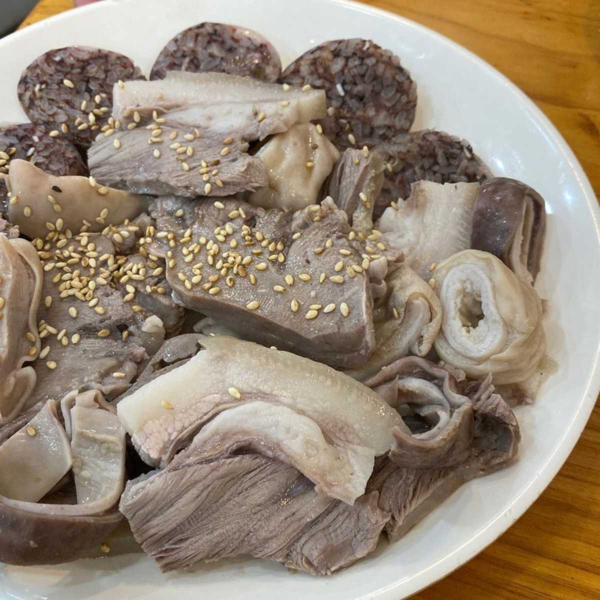 Instagram: @eat_list_travel_list