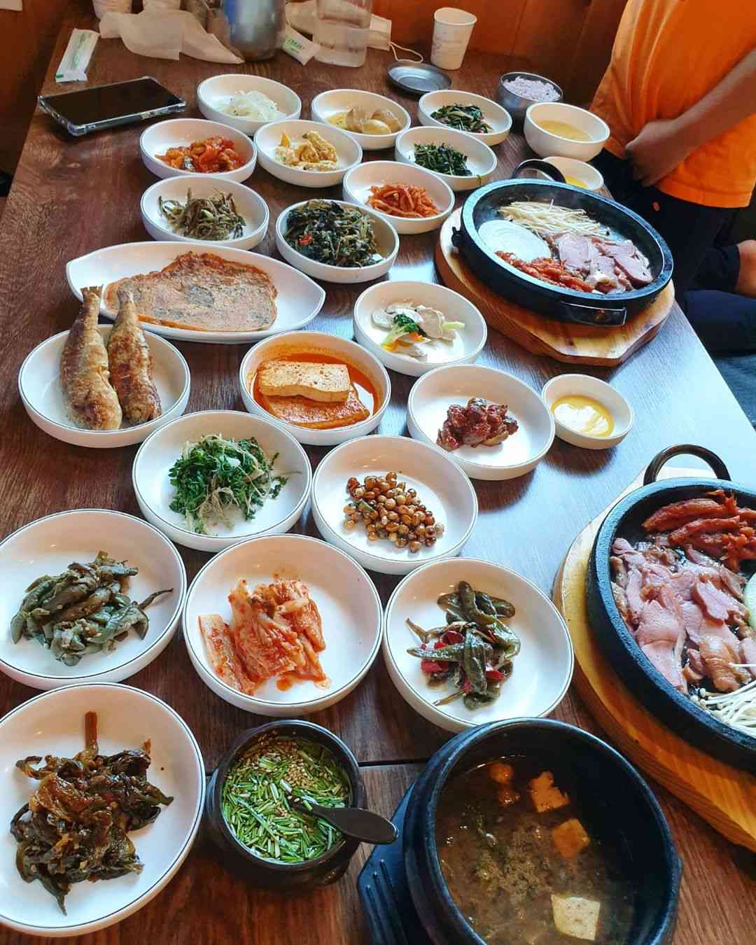 20첩 반상이 나오는 식당
