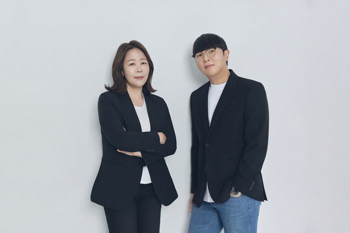 (왼쪽부터) 고정희, 장윤중 카카오엔터테인먼트 공동대표.ⓒ카카오엔터테인먼트