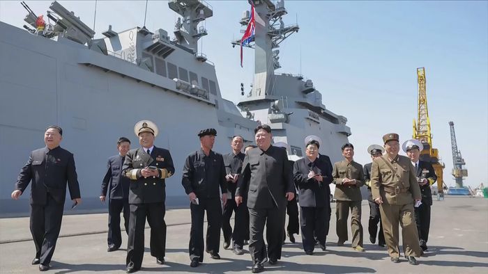 북한 조선중앙TV는 김정은 국무위원장 참관하에 5000t급 신형 구축함 최현호에서 전략순항미사일과 반함선(대함)미사일을 시험발사 했다고 14일 보도했다. ⓒ조선중앙TV 캡처/뉴시스