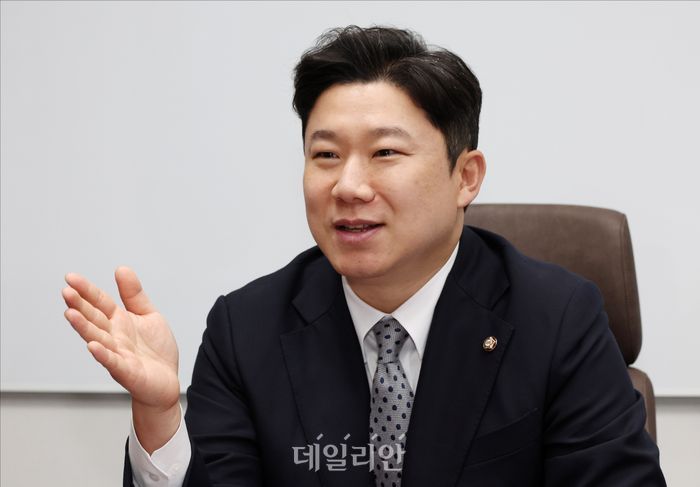 진종오 국민의힘 의원이 23일 오후 서울 여의도 국회 의원회관에서 데일리안과 인터뷰를 하고 있다. ⓒ데일리안 홍금표 기자