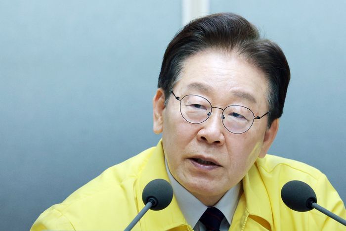 이재명 대통령이 8일 경기 의왕 내륙컨테이너 기지 제2터미널에서 열린 고유가 위기극복을 위한 화물운송·물류업계 현장 간담회에서 발언하고 있다. ⓒ뉴시스