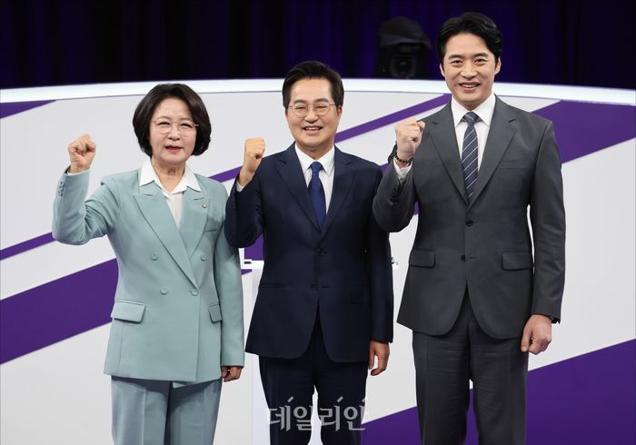 더불어민주당 추미애, 김동연, 한준호 경기도지사 경선 후보(왼쪽부터)가 30일 서울 마포구 상암동 MBC 신사옥에서 열린 