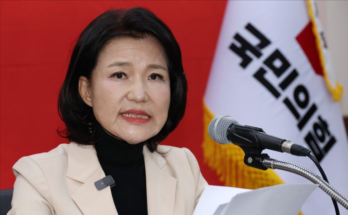 국민의힘 대구시장 경선에서 컷오프(공천 배제) 된 이진숙 전 방송통신위원장이 지난 14일 오후 대구 수성구 국민의힘 대구시당에서 경선 컷오프와 관련해 입장 발표 기자회견을 하고 있다. ⓒ데일리안 홍금표 기자