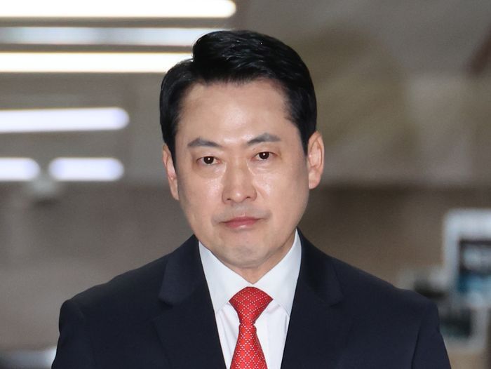 장동혁 국민의힘 대표가 7일 오후 서울 여의도 국회에서 이동하고 있다. ⓒ 뉴시스