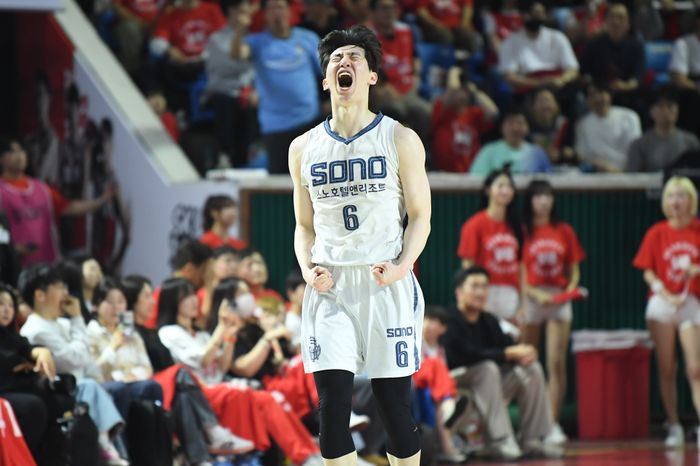 포효하는 소노 에이스 이정현. ⓒ KBL
