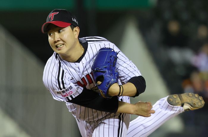 부상으로 이탈한 LG 마무리 투수 유영찬. ⓒ 뉴시스