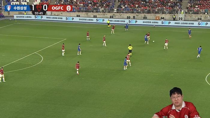 OGFC 중계를 진행하고 있는 스트리머 감스트. ⓒ SOOP