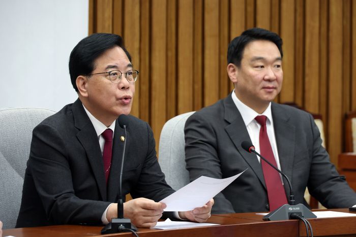 송언석 국민의힘 원내대표가 7일 서울 여의도 국회에서 열린 원내대책회의에서 발언하고 있다. ⓒ뉴시스