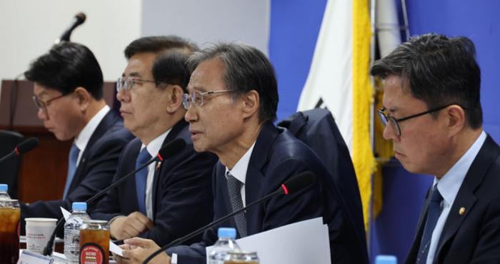 유동수 더불어민주당 중동전쟁 경제대응특위원장이 지난 6일 오전 서울 여의도 국회 의원회관에서 열린 2차회의에서 발언을 하고 있다. ⓒ뉴시스