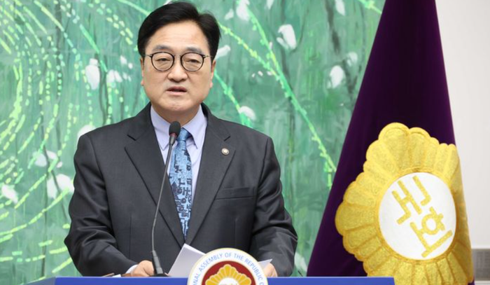 우원식 국회의장이 27일 오전 서울 여의도 국회에서 열린 개헌 관련 기자회견에서 발언을 하고 있다. ⓒ뉴시스