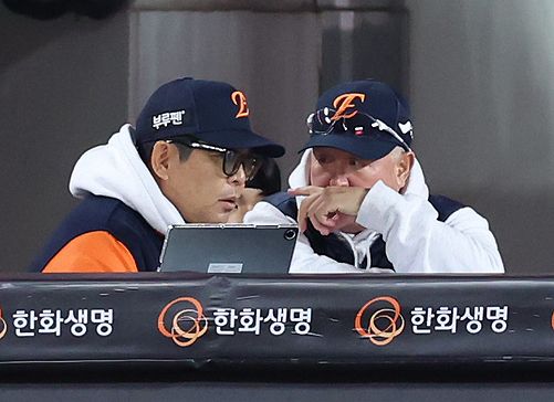 양상문 투수 코치.(사진 왼쪽) ⓒ 뉴시스
