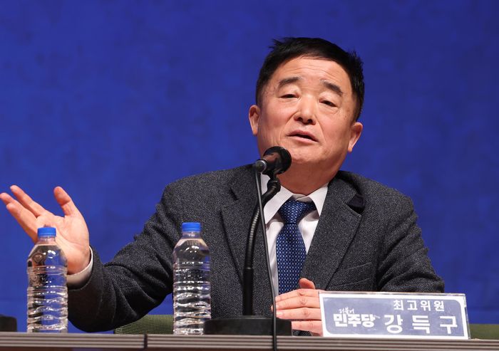 강득구 더불어민주당 최고위원이 지난 6일 오전 경기 수원시 경기아트센터에서 열린 수원 현장 최고위원회의에서 발언하고 있다. ⓒ 뉴시스