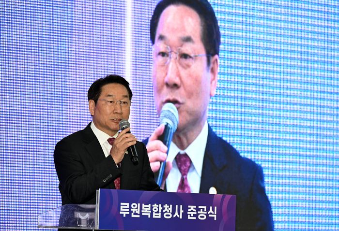 유정복 인천시장이 20일 루원복합청사에서 열린 준공 기념식에서 인사말을 하고 있다.ⓒ 인천시 제공