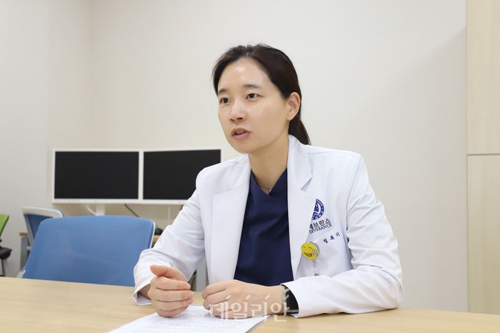 정복기 용인세브란스병원 성형외과 교수가(성형외과장) 4월 10일 데일리안과 인터뷰를 진행하고 있다. ⓒ용인세브란스병원