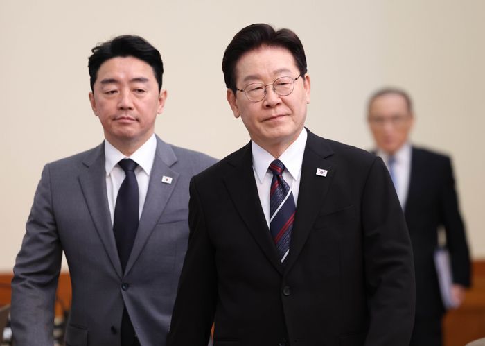 이재명 대통령이 16일 청와대에서 열린 수석보좌관회의에 입장하고 있다.ⓒ뉴시스
