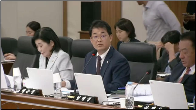 배준영(가운데) 의원 ⓒ 배준영 의원실 제공