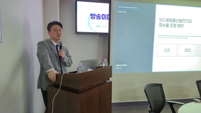 김용희 선문대 교수가 22일 국회 의원회관 제1간담회실에서 열린 