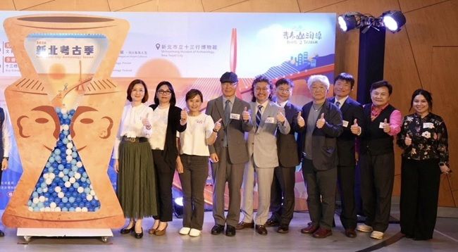 국립해양박물관(관장 김종해)은 대만 신베이시 십삼행박물관에서 2027년 1월 3일까지 공동기획전 ‘한국–대만 해양문화교류 특별전’을 개최하고 기념사진을 찍고 있다. ⓒ국립해양박물관
