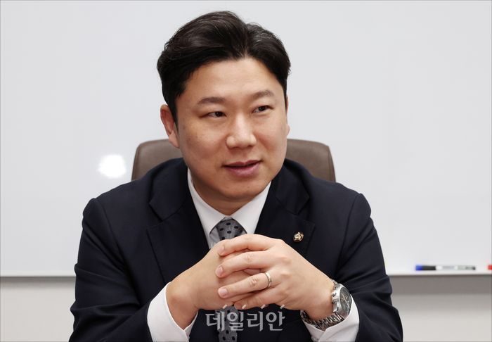 진종오 국민의힘 의원이 23일 오후 서울 여의도 국회 의원회관에서 데일리안과 인터뷰를 하고 있다. ⓒ데일리안 홍금표 기자