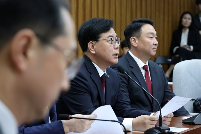 송언석 국민의힘 원내대표가 28일 서울 여의도 국회에서 열린 원내대책회의에서 발언하고 있다. ⓒ뉴시스