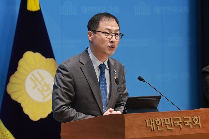 더불어민주당 김상욱 의원이 지난 2월 25일 국회 소통관에서 울산시장 출마를 선언하고 있다. ⓒ연합뉴스