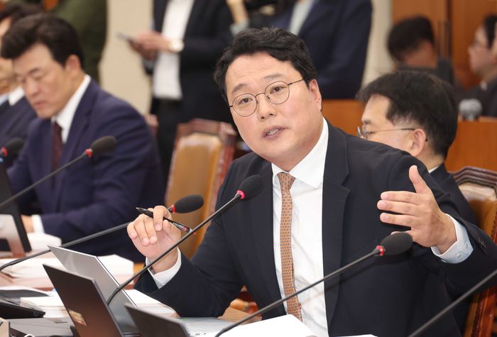 천하람 개혁신당 원내대표가 지난 3월 23일 오전 서울 여의도 국회에서 열린 재정경제기획위원회의 박홍근 기획예산처 장관 후보자 인사청문회에서 질의를 하고 있다. ⓒ 뉴시스