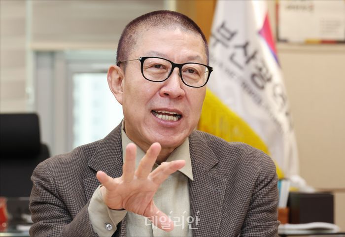 3선에 도전하는 박형준 부산시장이 지난 6일 오전 부산 연제구 부산광역시청에서 데일리안과 인터뷰를 하고 있다. ⓒ데일리안 홍금표 기자