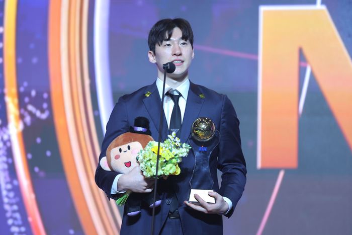 MVP를 수상한 이정현. ⓒ 연합뉴스