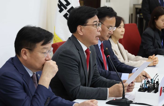 송언석 국민의힘 원내대표가 15일 오후 서울 여의도 국회에서 기자간담회를 열고,