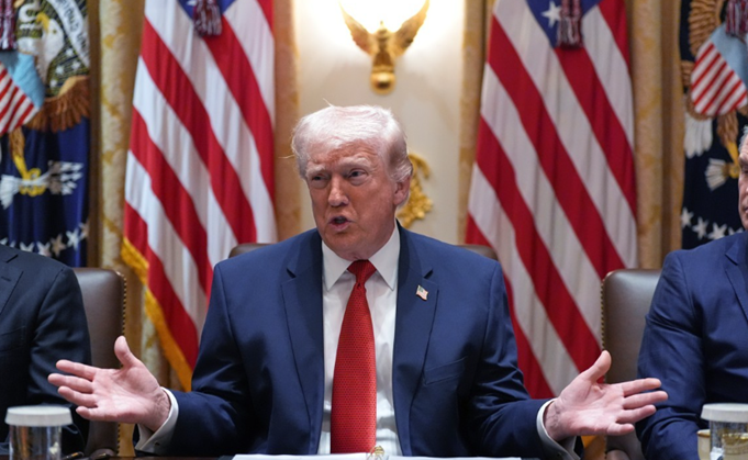 도널드 트럼프 미국 대통령이 지난달 26일 워싱턴DC 백악관에서 각료회의를 주재하고 있다. ⓒAP/연합뉴스