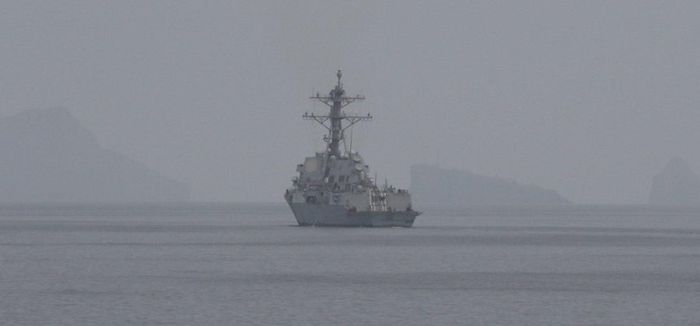 미군 중부사령부가 11일(현지시간) 미 해군의 구축함 2척이 호르무즈 해협의 기뢰 제거를 위한 작전을 진행했다고 발표하며 올린 사진. ⓒ 미군 중부사령부 X