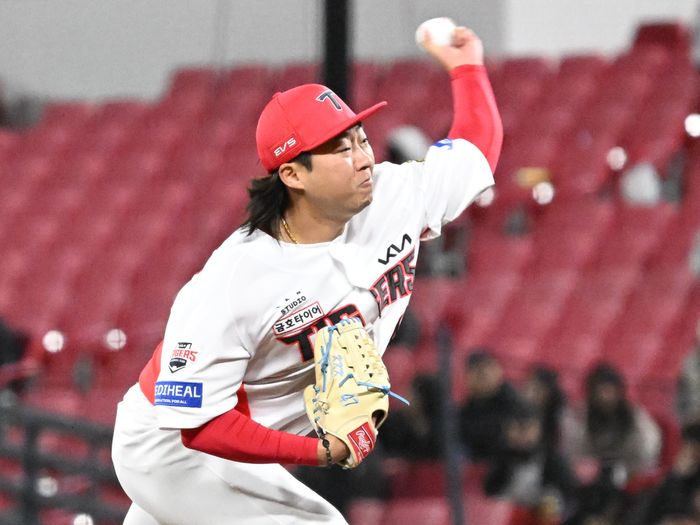 FA 자격 얻어 KIA 유니폼을 입은 김범수. ⓒ 뉴시스