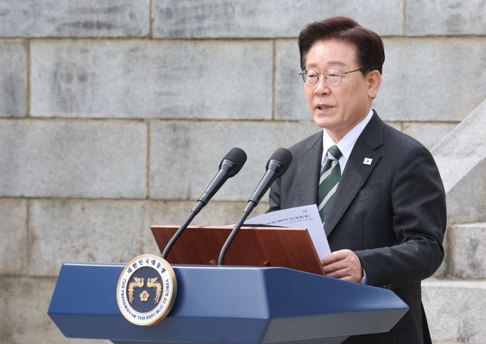 이재명 대통령이 28일 충남 아산시 현충사에서 열린 충무공 이순신 장군 탄신 제481주년 기념행사에서 축사를 하고 있다. ⓒ뉴시스